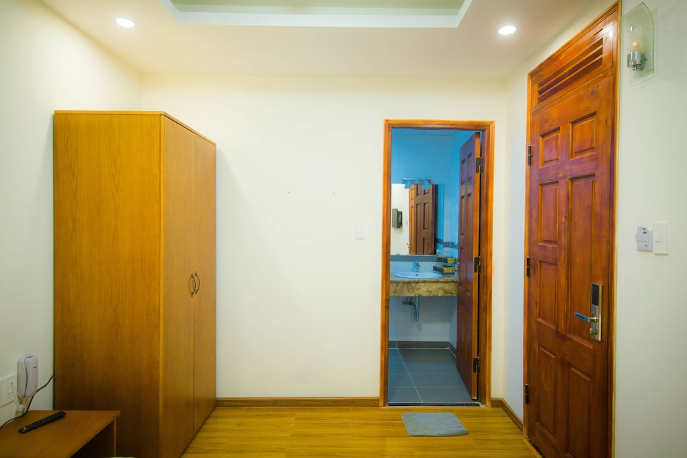 Hong Tung Hotel 24/36