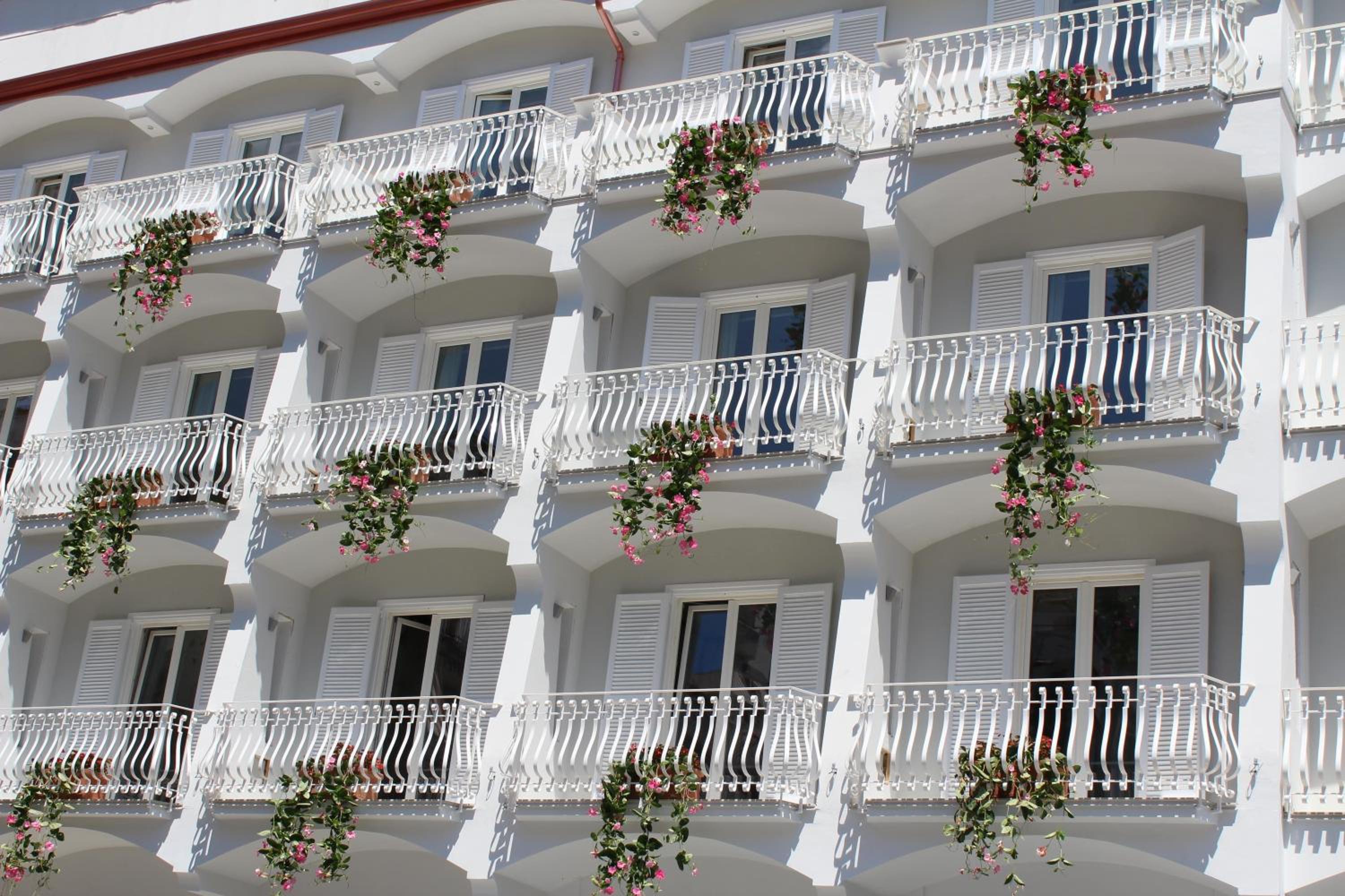 Minor Palace Hotel Formerly Bristol 3/57