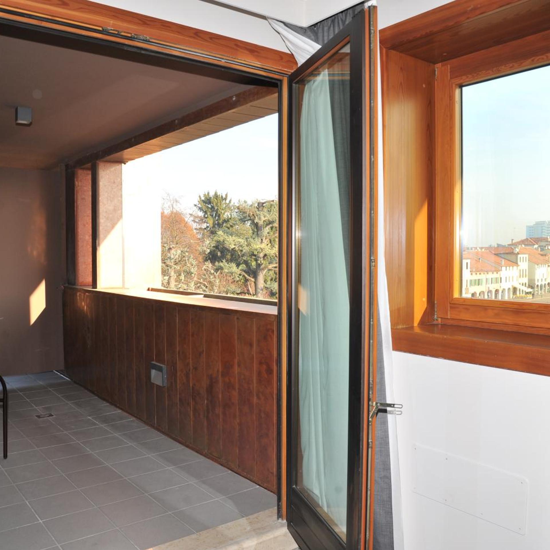جناح، Albergo Roma, Bw Signature Collection 5/7