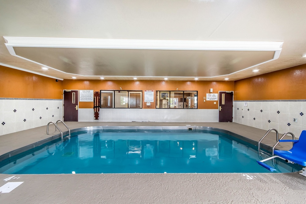 Quality Inn & Suites Evansville North 3/37