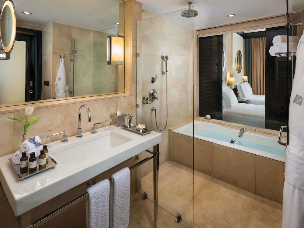 Deluxe, King Bed, Partial River View، Fairmont Nile City Hotel 8/10
