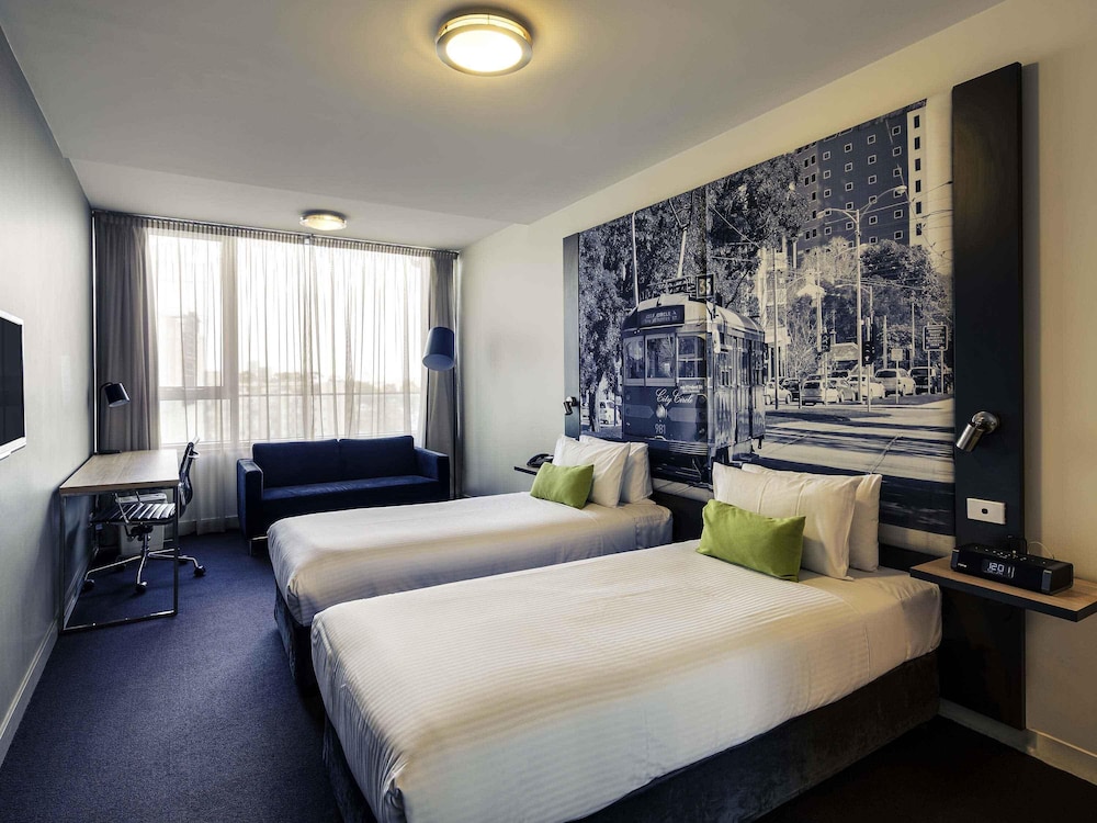 STUDIO, TWIN BEDS
