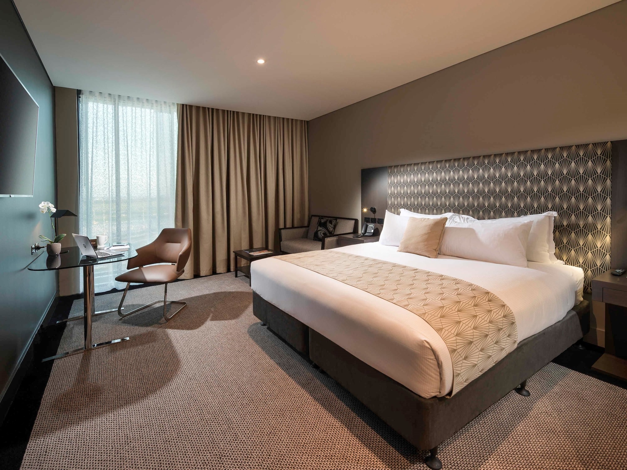 SUPERIOR, KING BED