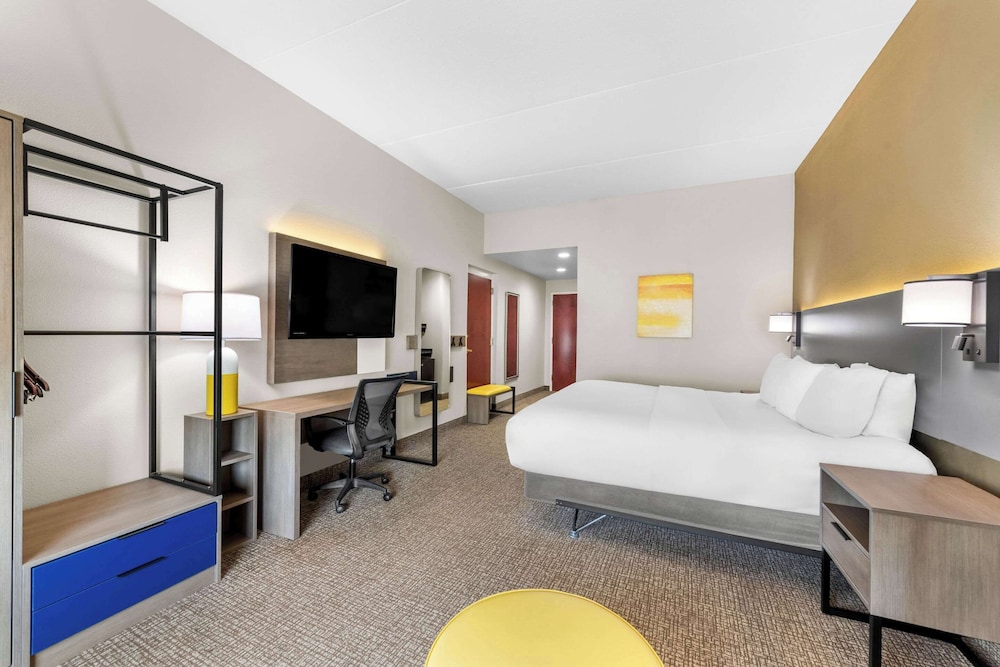 غرفة بسرير كينج لذوي الإعاقة، Comfort Inn Harriman, TN 2/6