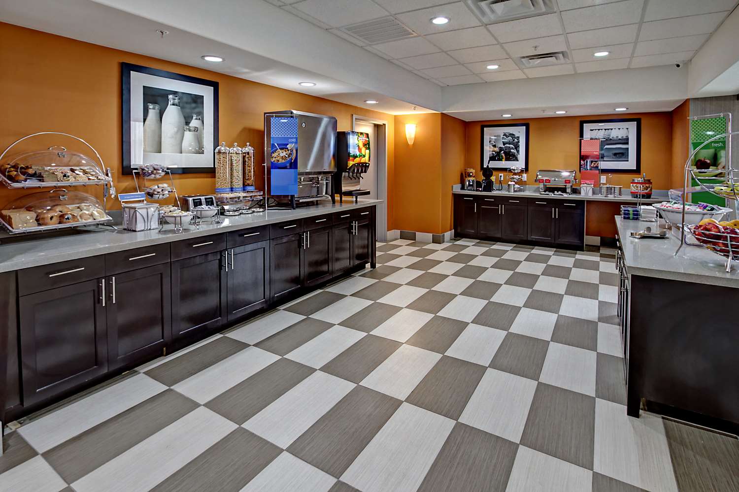 Lobby at HAMPTON INN AND SUITES ADA, ADA - OK