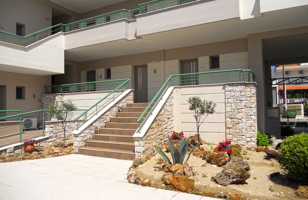 Alexander Inn 2/50