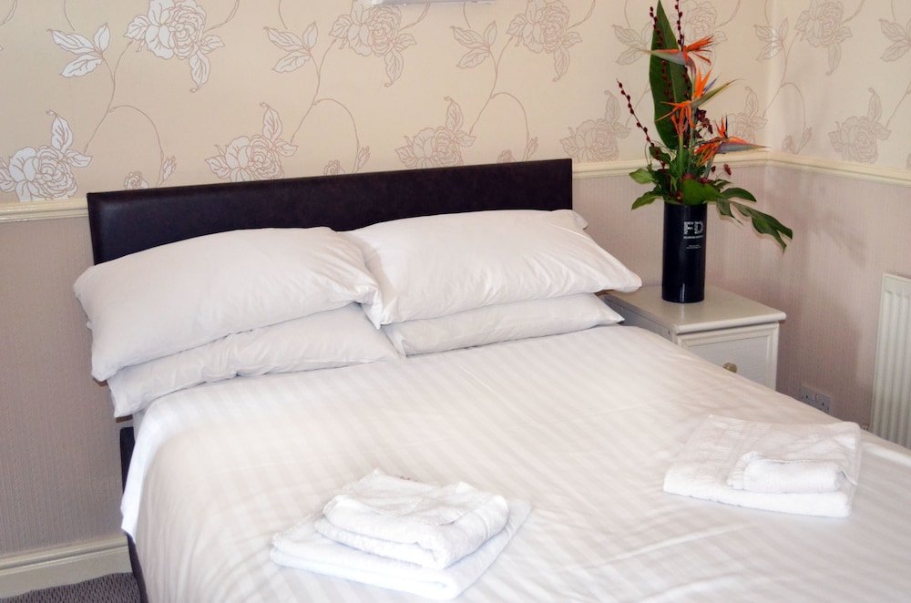 Lyndene Hotel 28/49