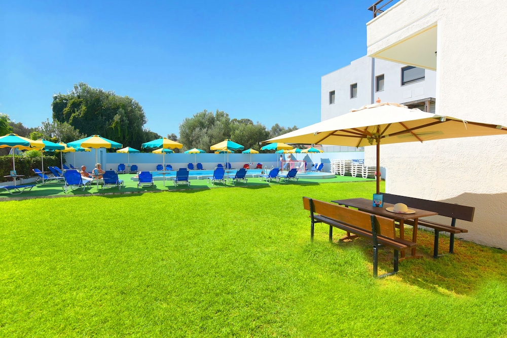 Anixis Hotel 9/52