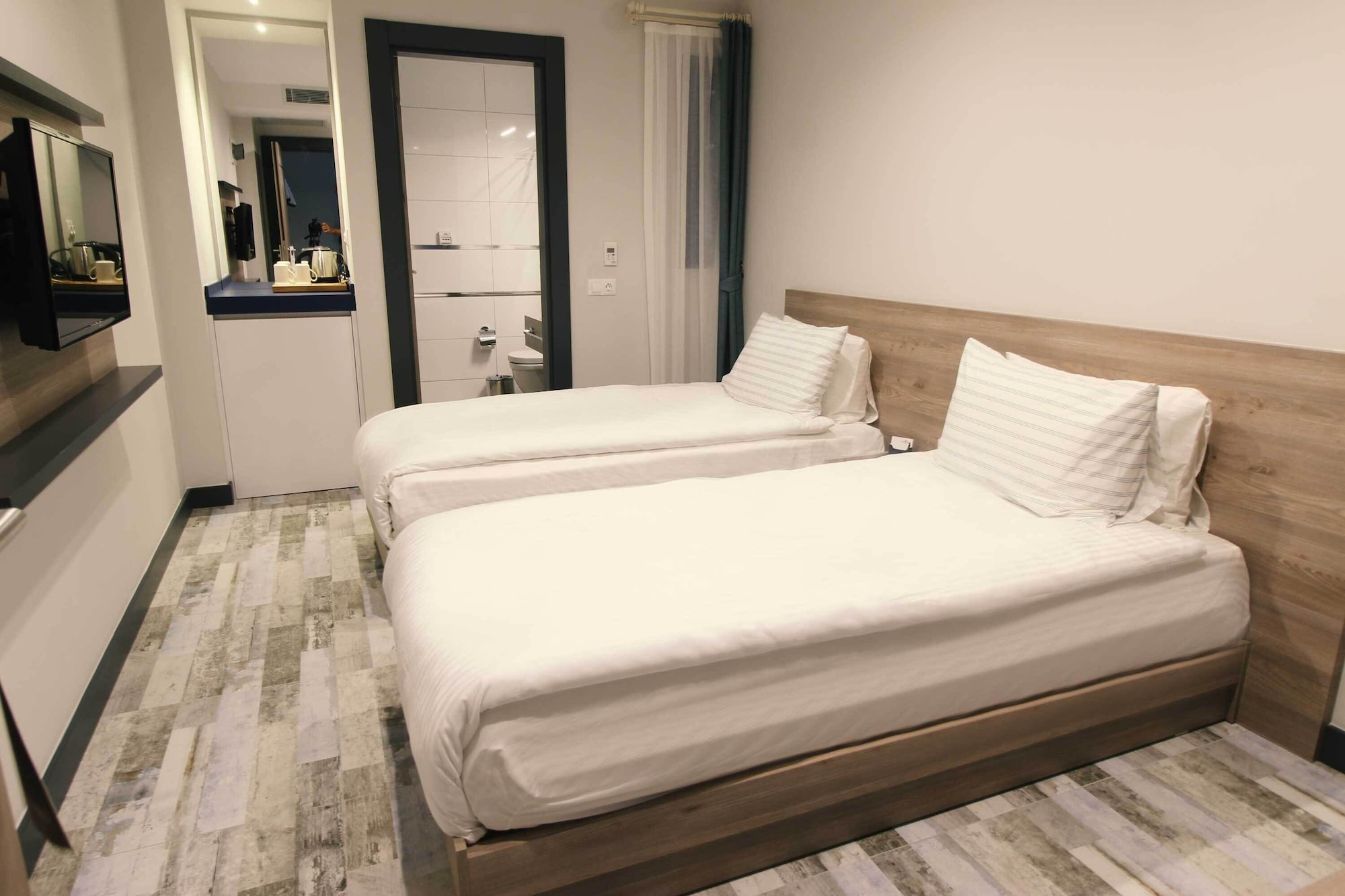 ECONOMY, DOUBLE OR TWIN BED, NO WINDOW