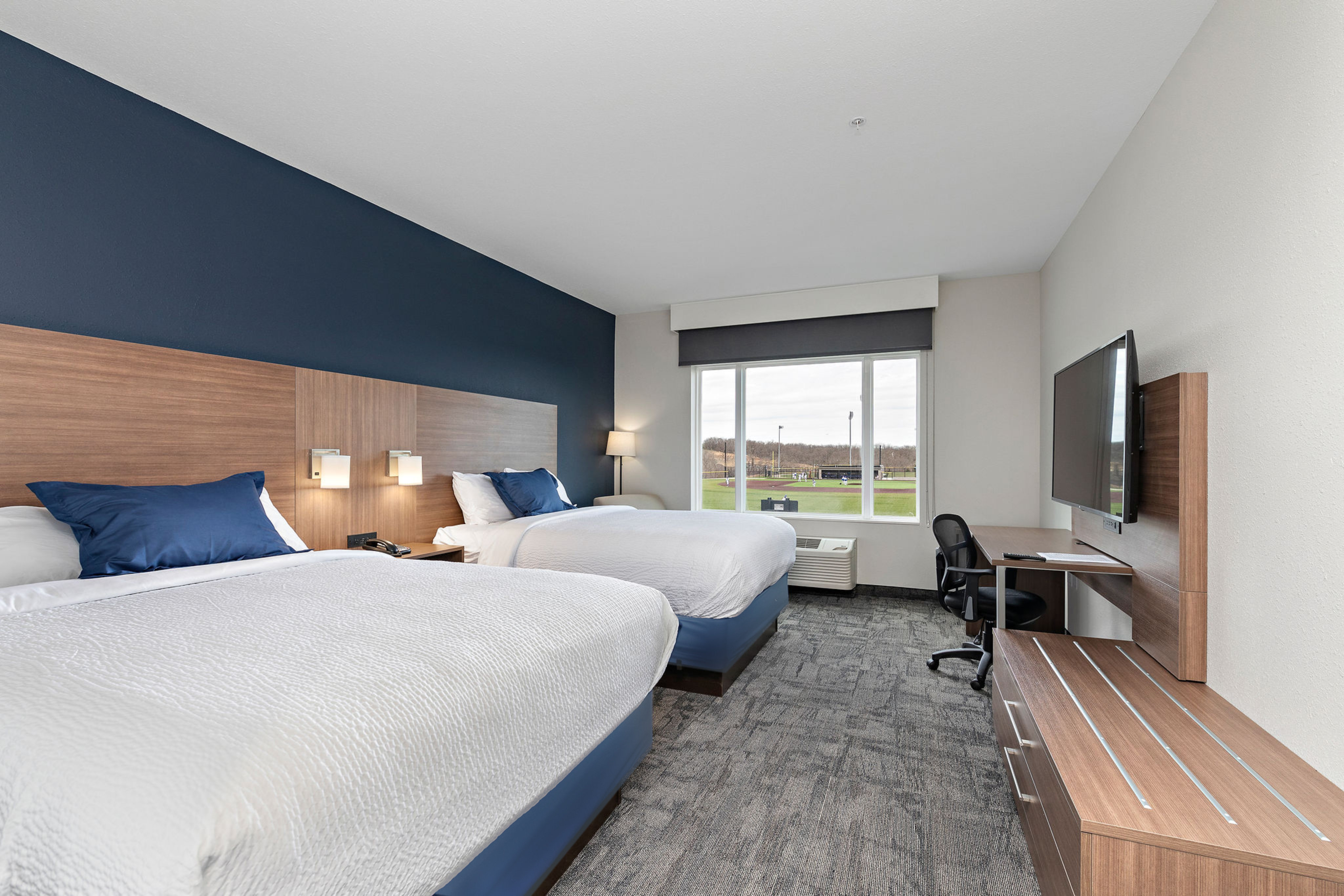 Holiday Inn Express Kansas City North Parkville, an IHG Hotel 9/50