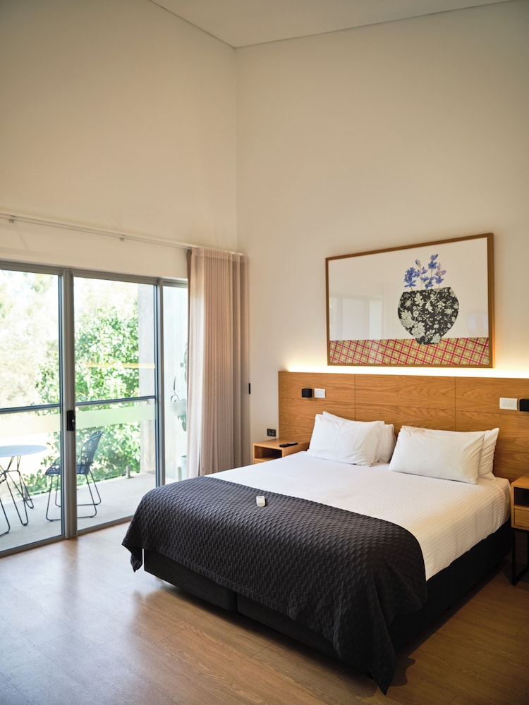 SUPERIOR, KING BED, RIVER VIEW, BALCONY