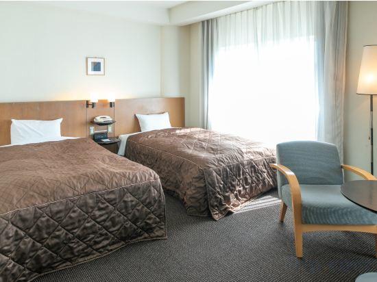 Room, Twin Beds, Mountain View, Bathtub, Corner