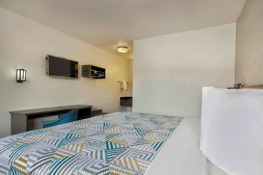 Studio6 Albuquerque, NM - Midtown 26/38