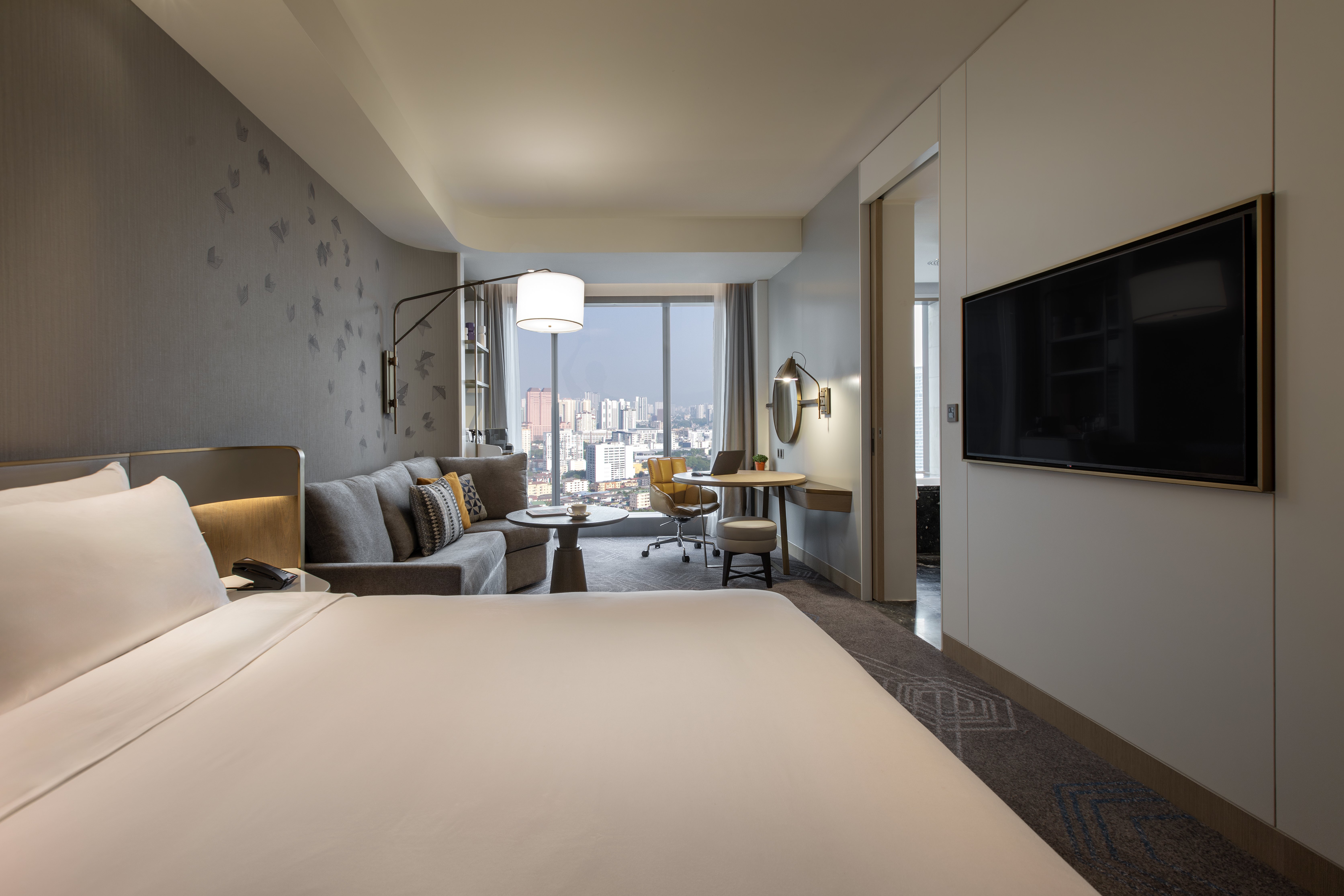 Junior Suite, King Bed, Crowne Plaza Kuala Lumpur City Centre 2/2