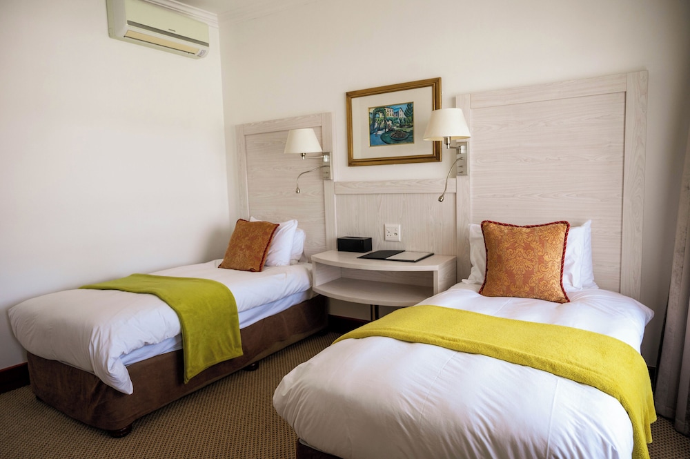 غرفة فاخرة بسريرين منفصلين، Val Du Charron Coach House 3/6