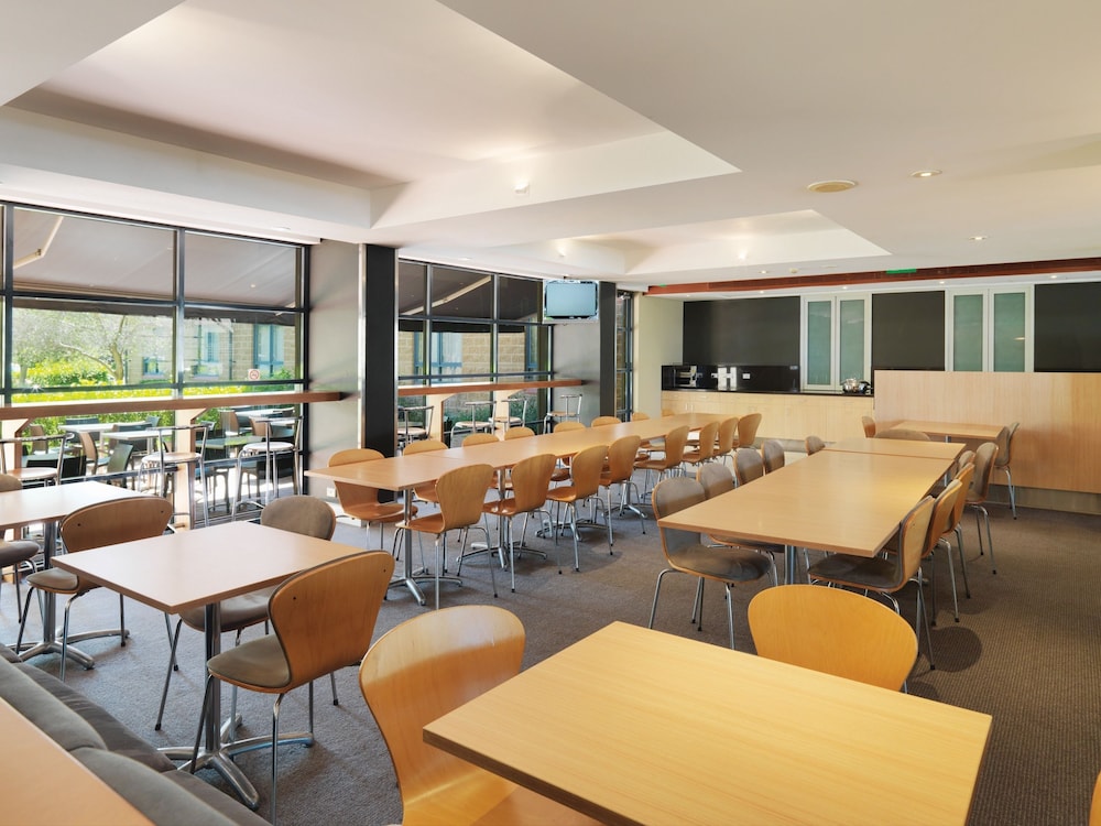 Mercure Sydney Manly Warringah 64/73