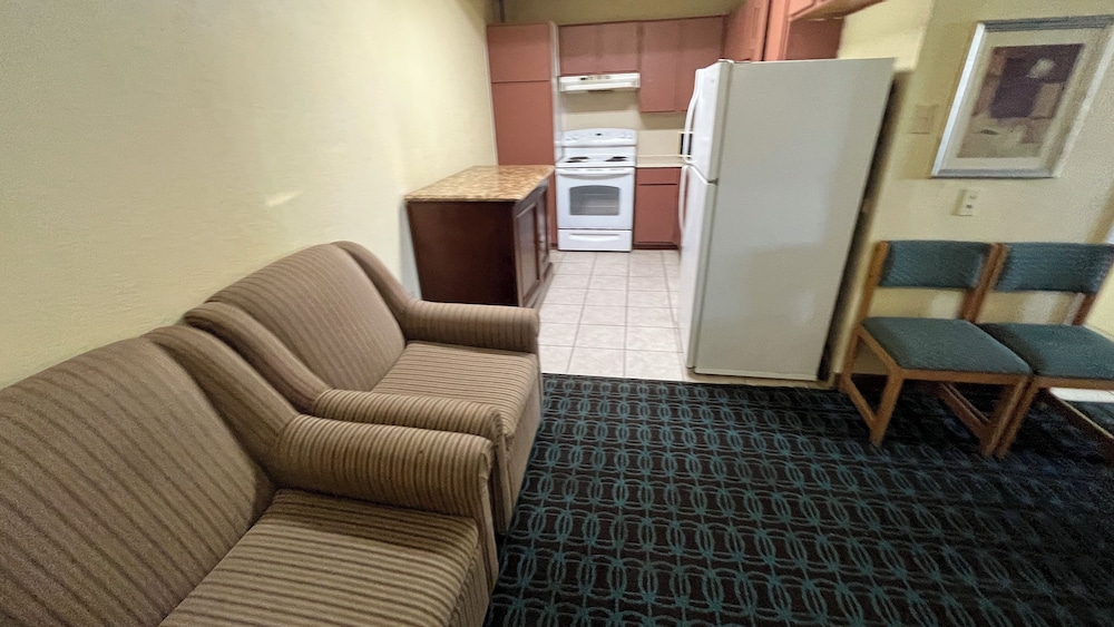 Extended Stay Snyder 35/51