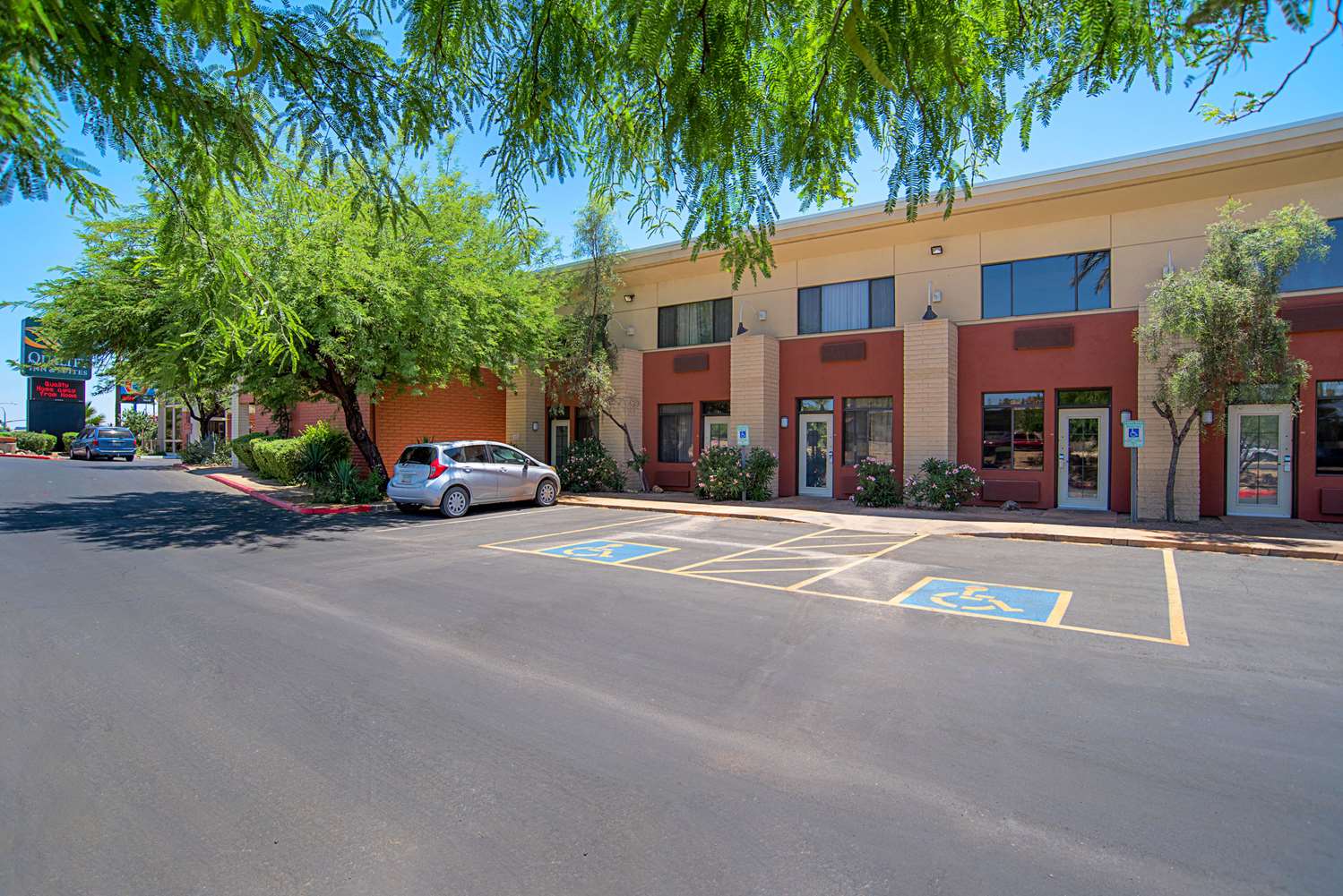 Quality Inn & Suites Phoenix NW - Sun City 13/18