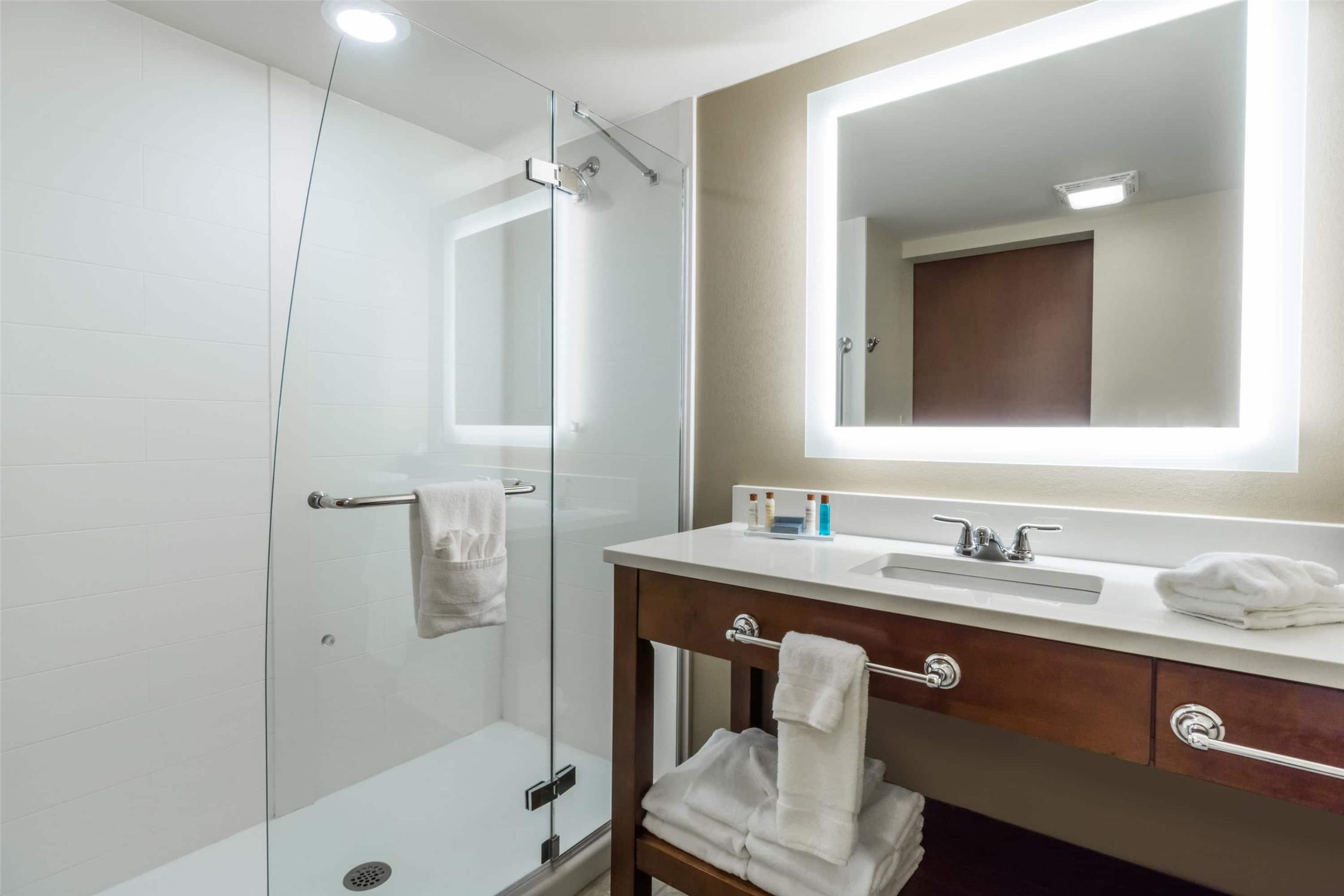 Hawthorn Suites By Wyndham Wheeling At the Highlands 41/45