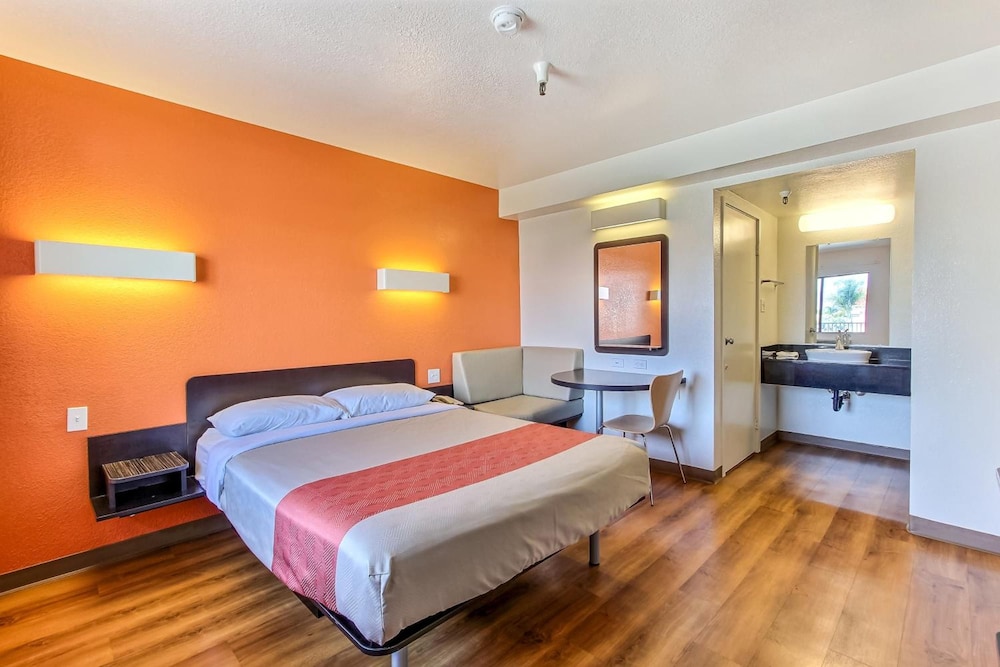 Motel6 Watsonville, CA - Monterey Area 27/64