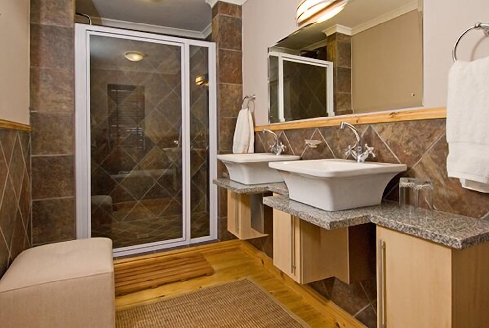 Whale Away Guest House 46/50