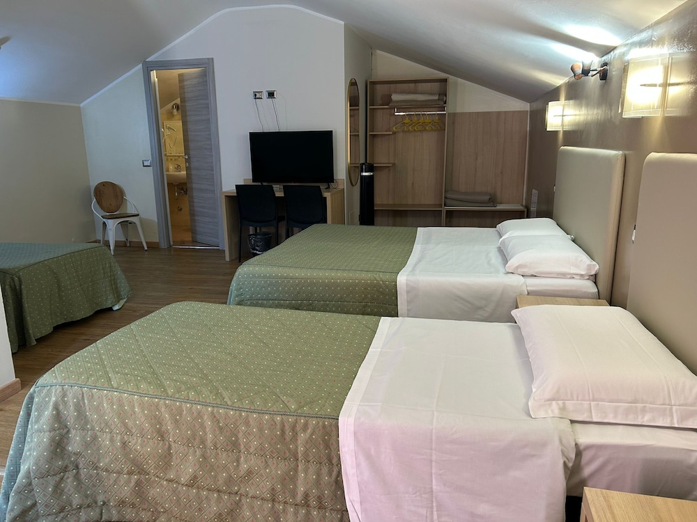Milan Hostel 16/35