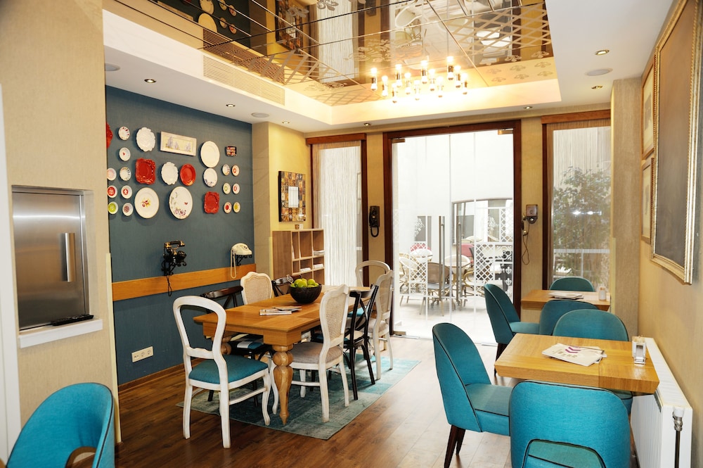 COLLAGE TAKSIM HOTEL 10/15