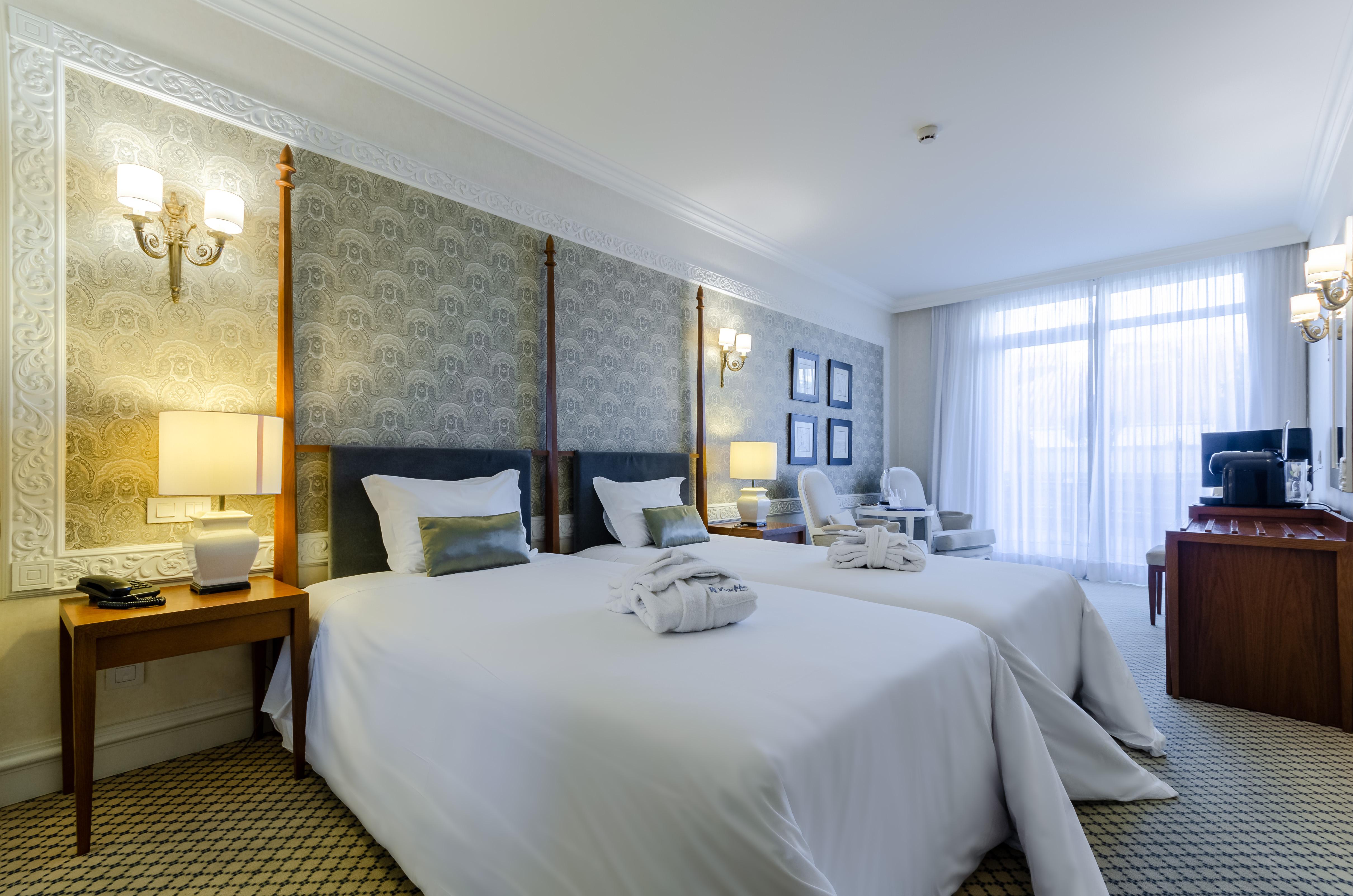 Standard, Twin Beds, City View