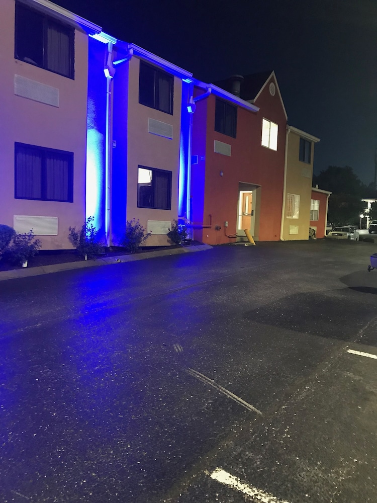 Microtel Inn & Suites by Wyndham Murfreesboro 1/24