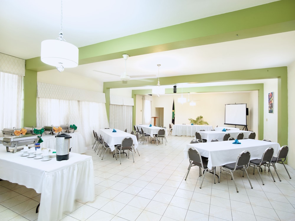 Shirley Retreat Hotel 25/34