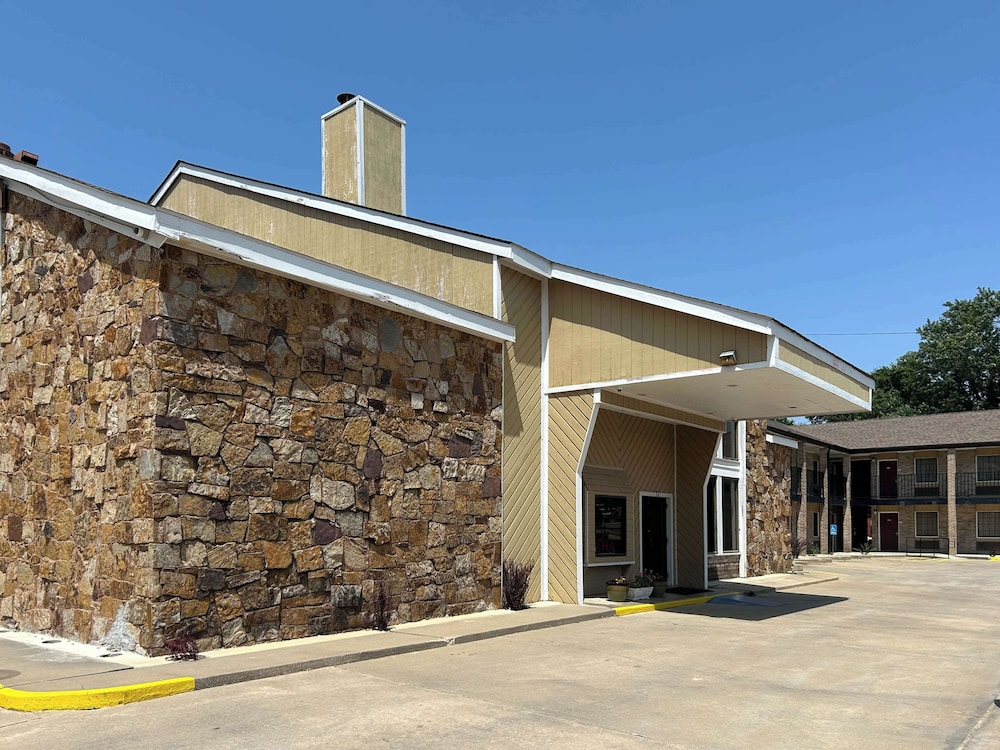 Motel6 Ada, OK in ADA - OK