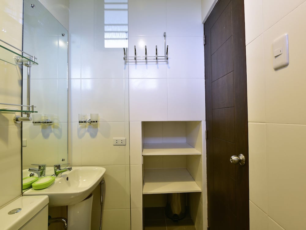 Anahaw Apartments Whitebeach 8/51