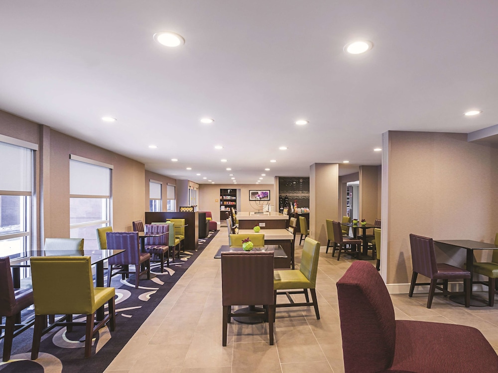 La Quinta Inn & Suites by Wyndham Detroit Utica 41/49