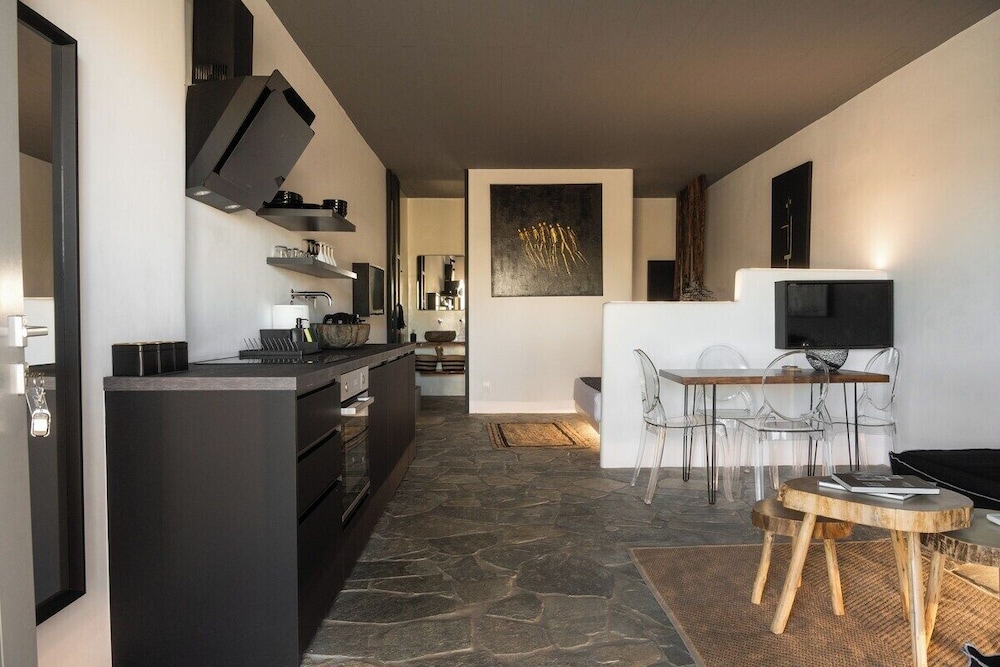 Mykonos Dot - Art Homes 21/46