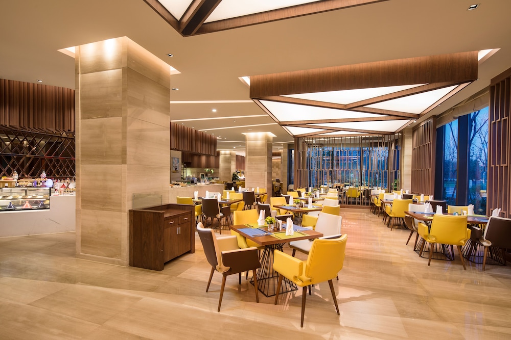 HOLIDAY INN WUXI TAIHU NEW CITY 51/69