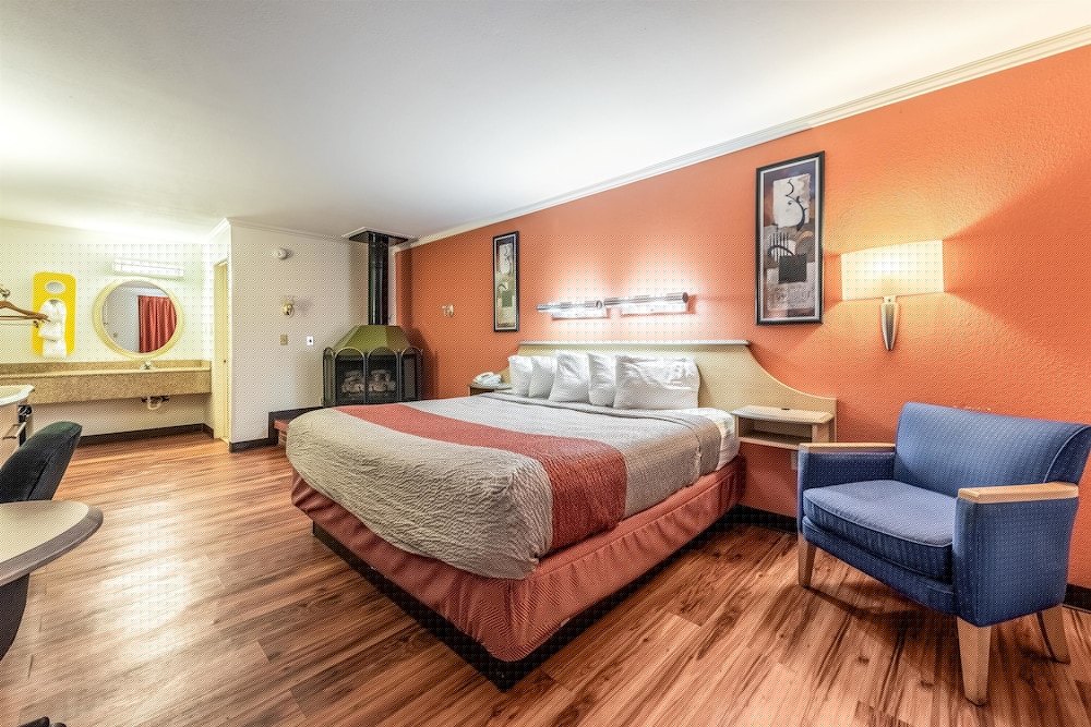 Motel6 Gatlinburg, TN - Smoky Mountains 12/40