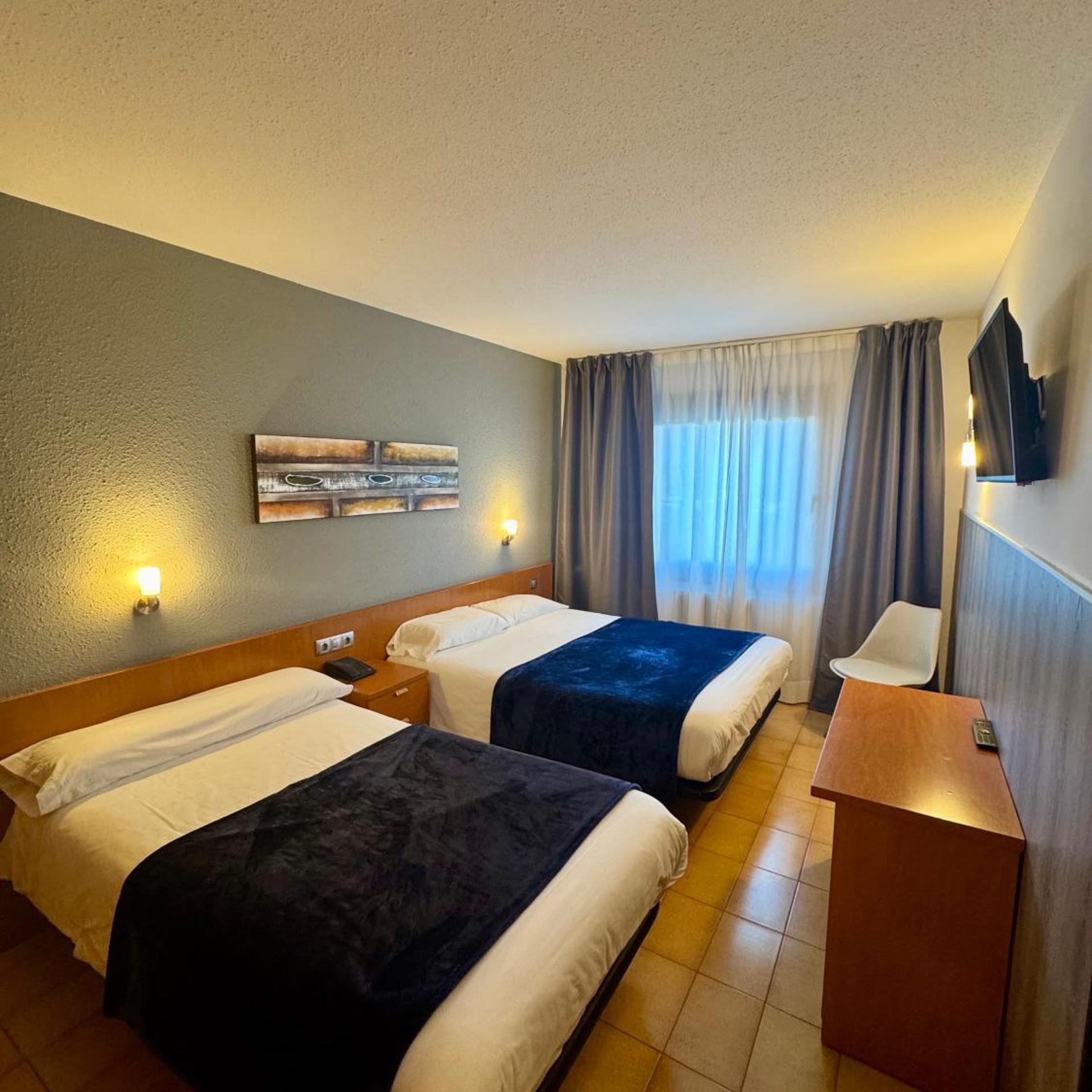 غرفة ثلاثية، Hotel Casado 5/10