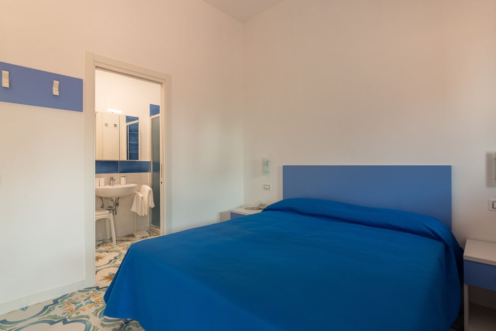ROOM, TRIPLE, GARDEN VIEW