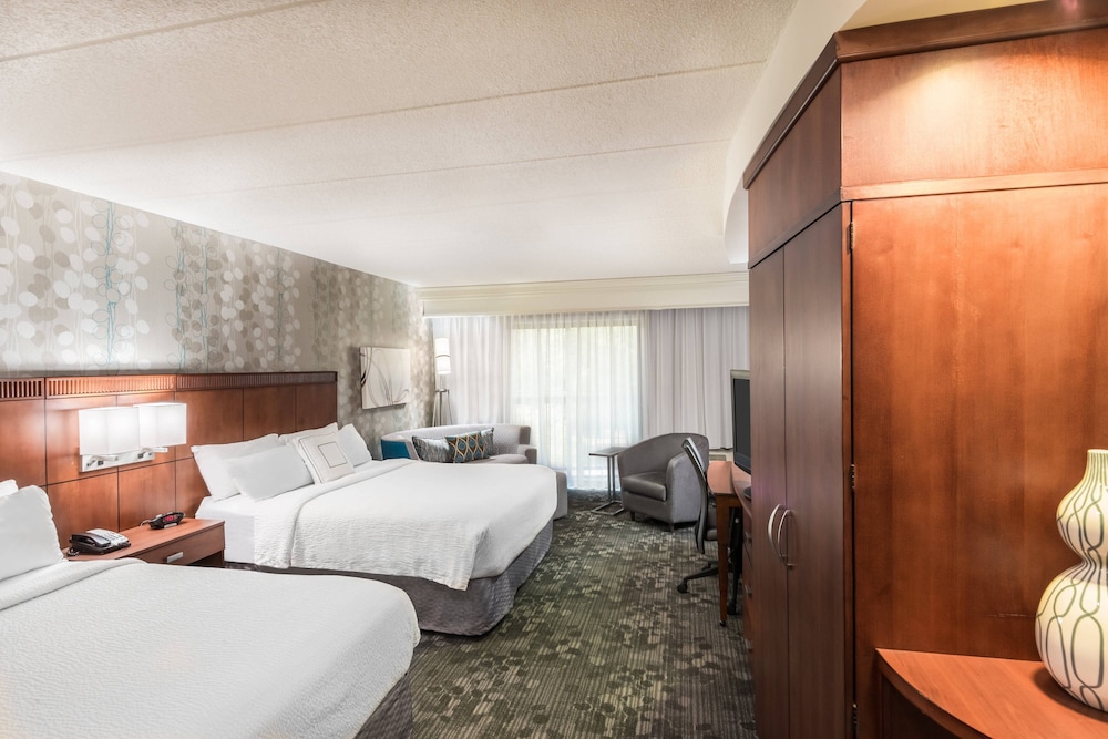 Courtyard By Marriott Providence Lincoln 11/50
