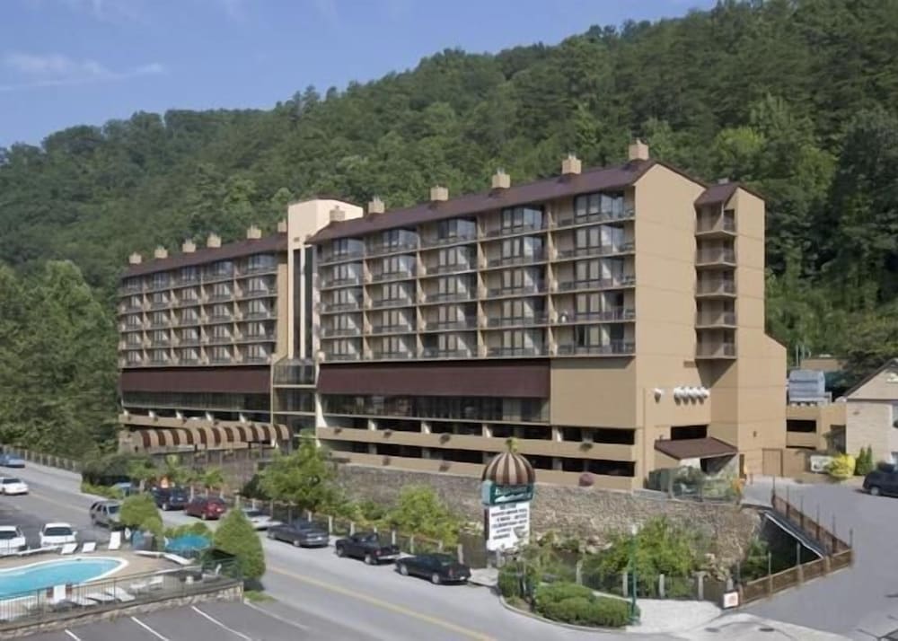 Edgewater Hotel 6/50