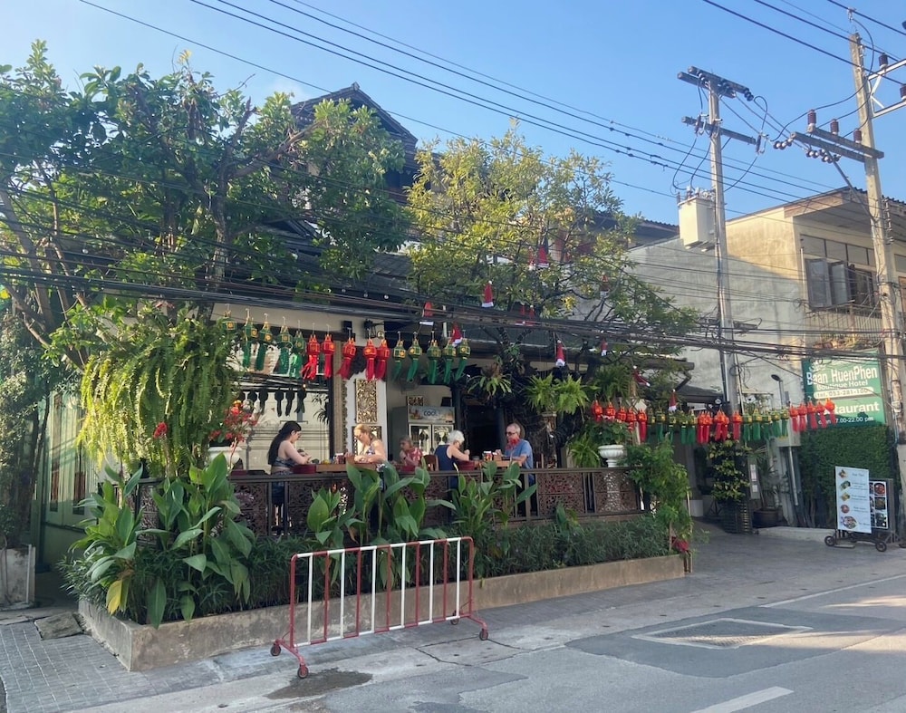 Baan Huen Phen 60/69