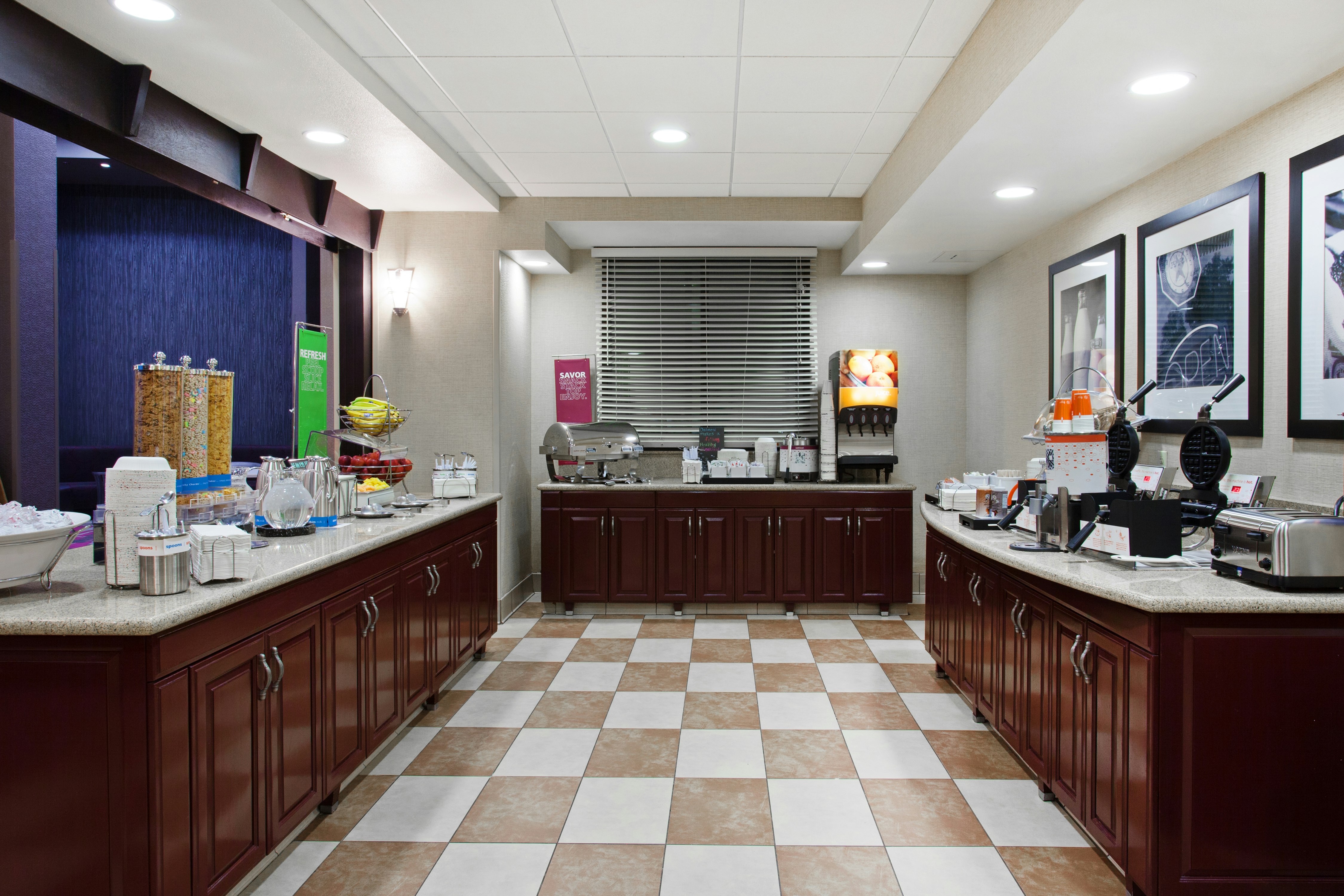 Hampton Inn Suites Oakland Airport 14/63