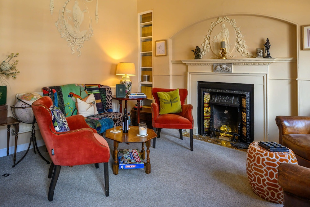 Darwin's Townhouse 31/49