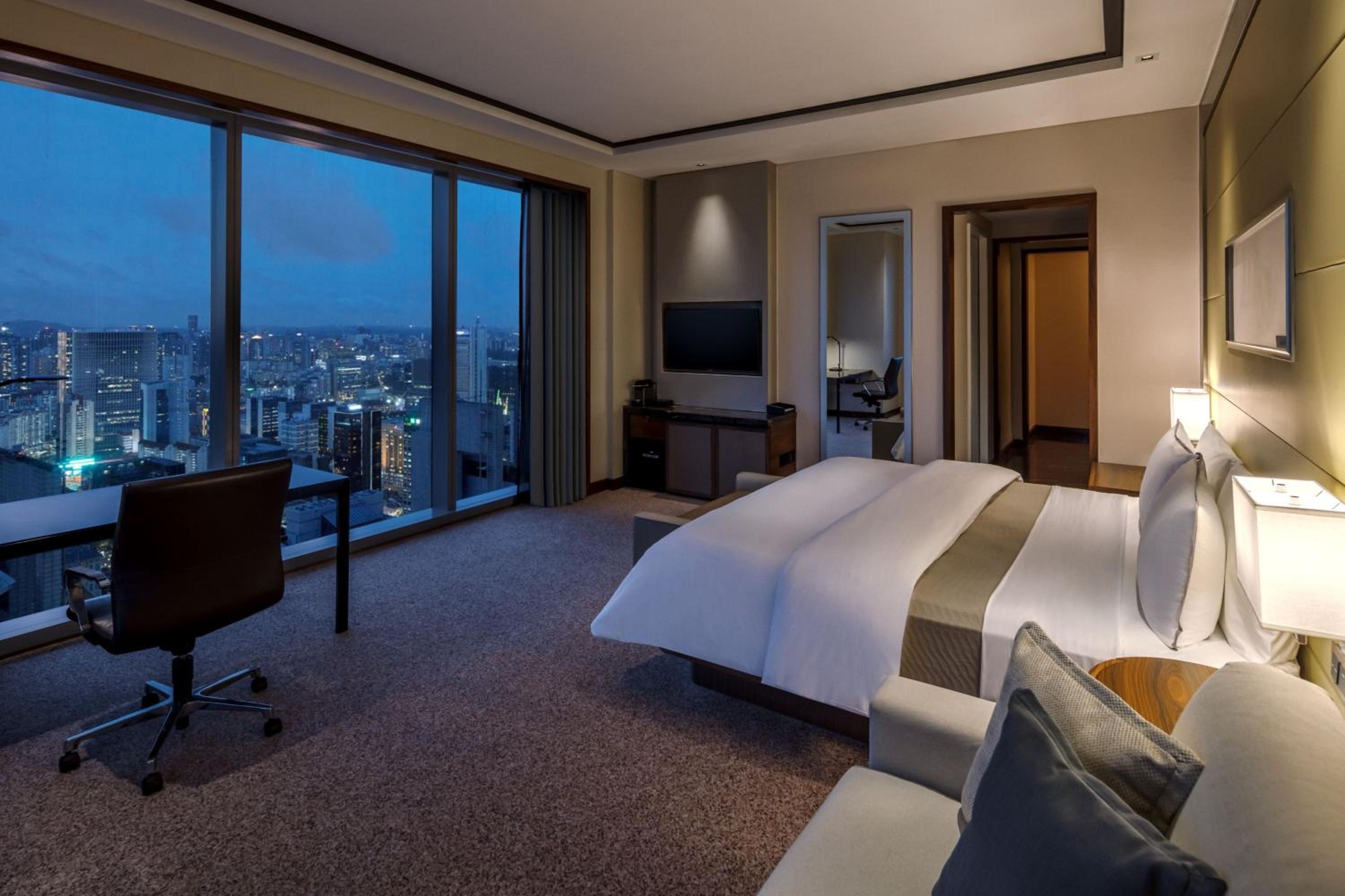 Grand, Premier, King Bed