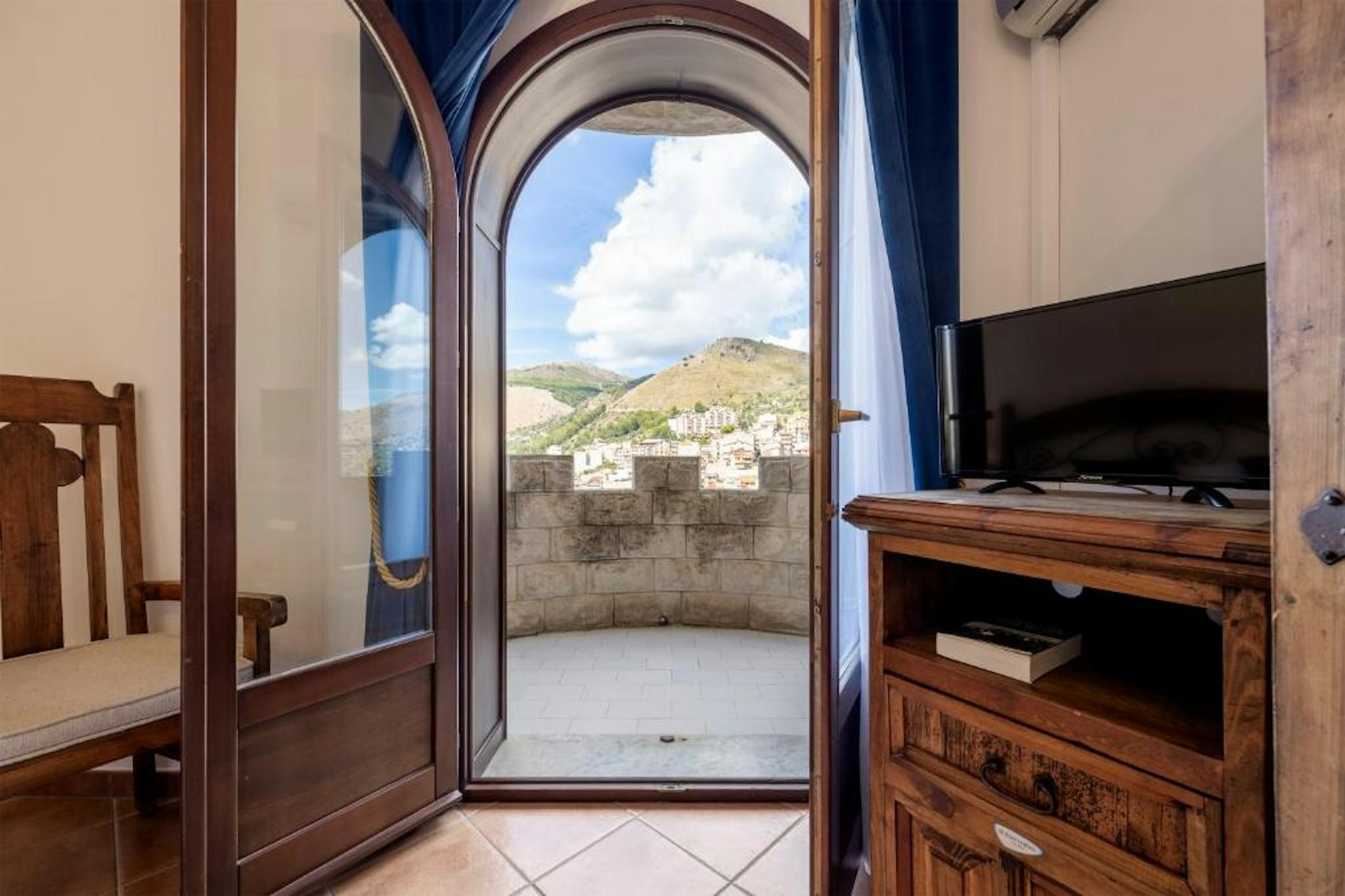Hotel Castello Di Giuliano 48/48