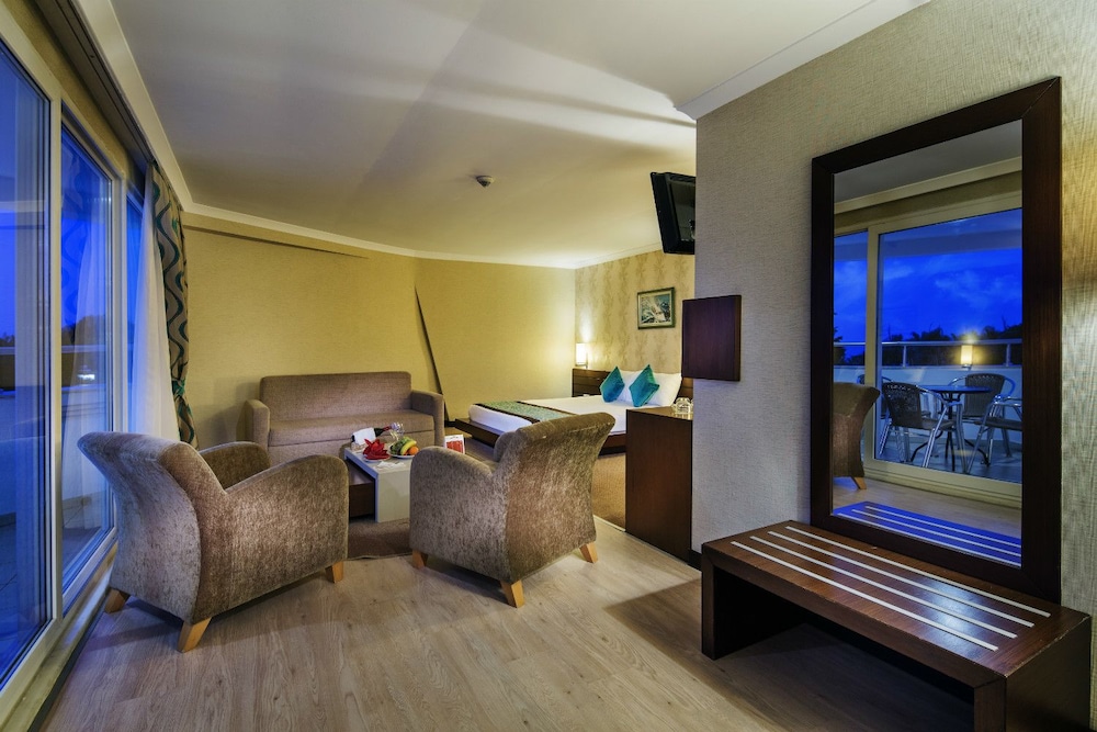 Catamaran Resort Hotel 50/71