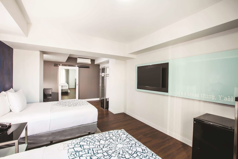 Holiday Inn Express - Dallas Downtown, an IHG Hotel 16/73