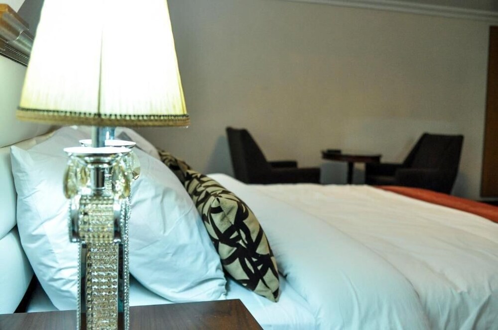 Caledonian Suites 25/63