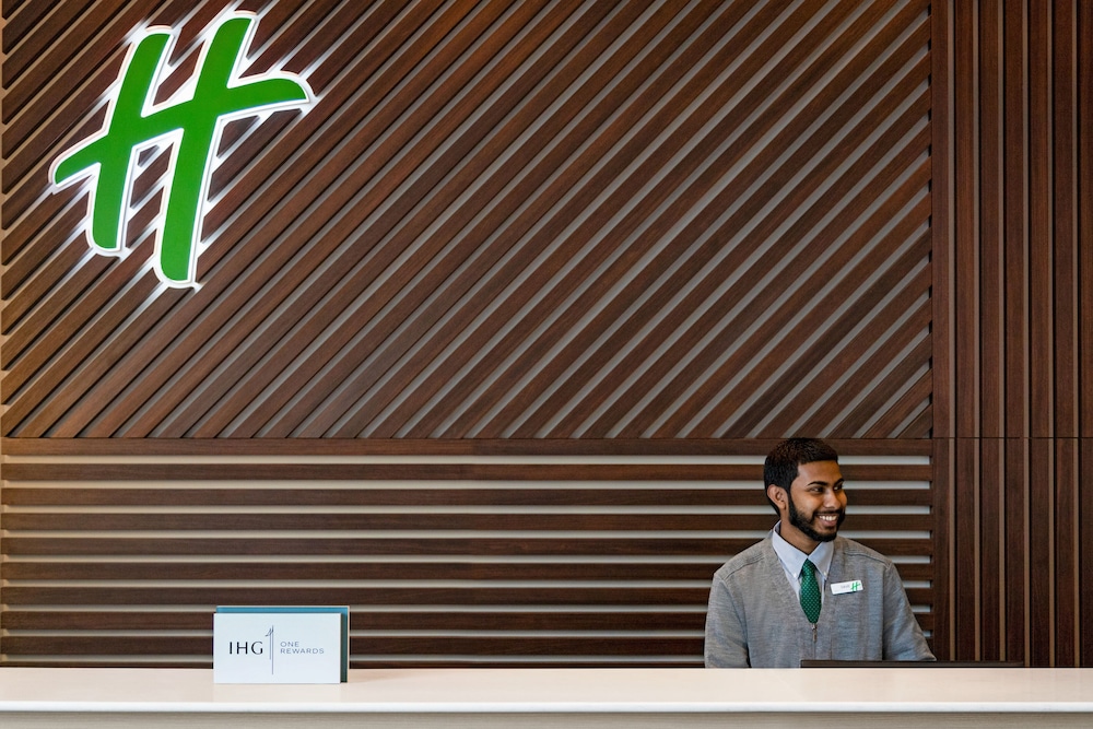 HOLIDAY INN BOSTON BUNKER HILL AREA 33/67