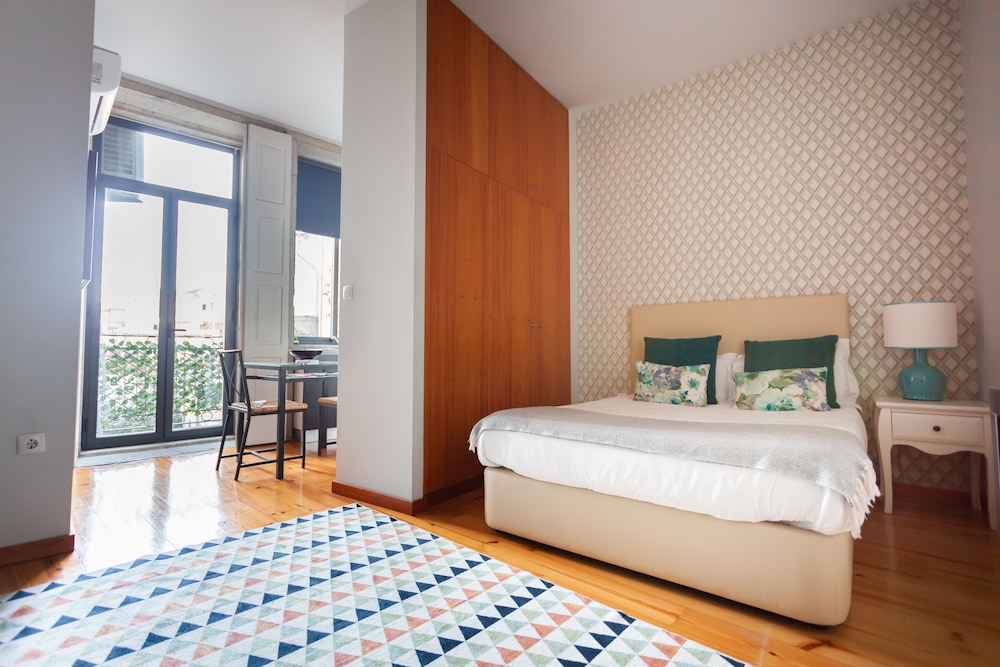 STUDIO, TWIN BEDS, BALCONY